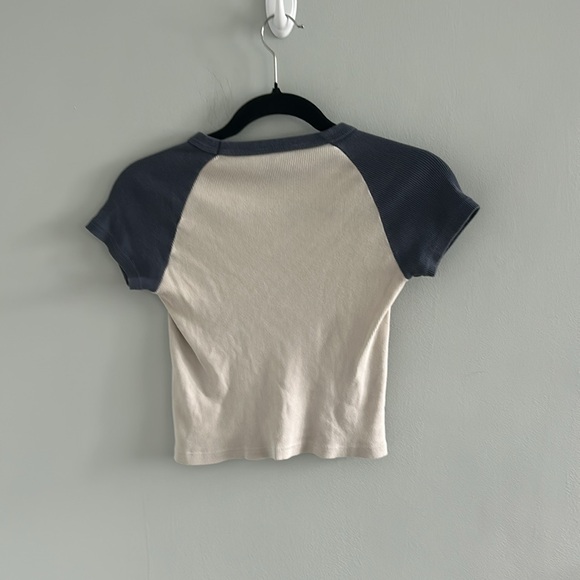 Brandy Melville Baby Raglan Tee - Picture 3 of 5